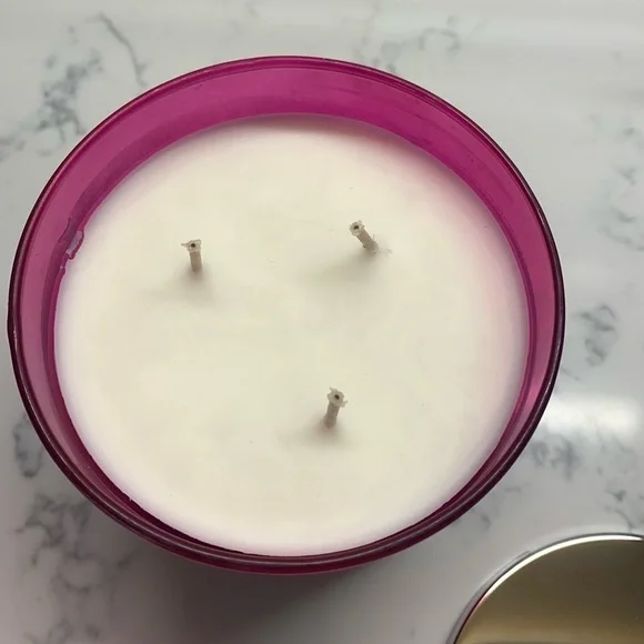 White Barn Crushed Candy Cane 3 Wick Candle - Picture 5 of 6